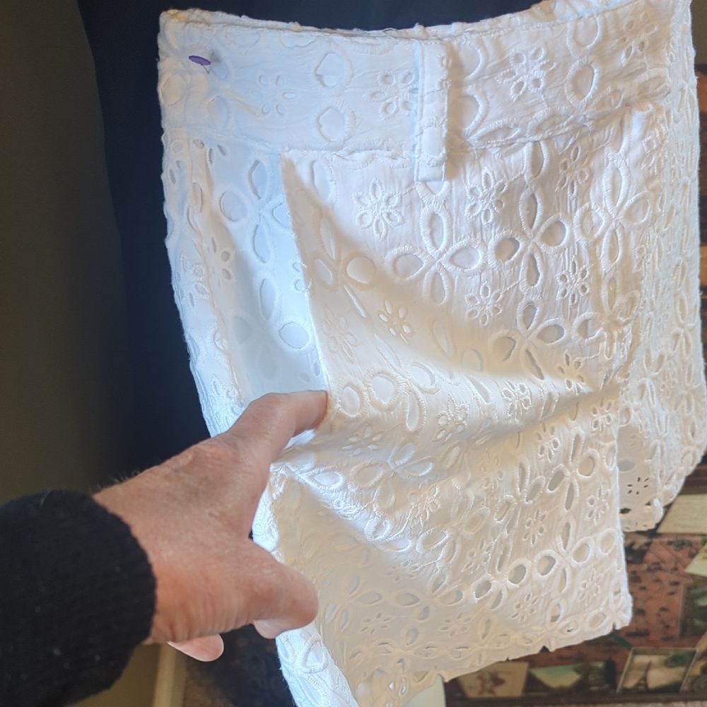 VENUS Elegant White Lace Skirt - Picture 4 of 9